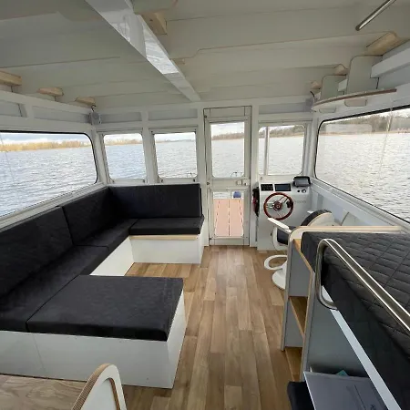 Hausboot Edda ヴィルダウ