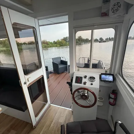 船上ホテル Hausboot Edda *